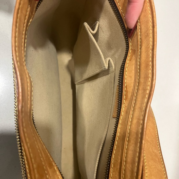 Louis Vuitton authentic Hudson GM crossbody bag - Picture 8 of 16